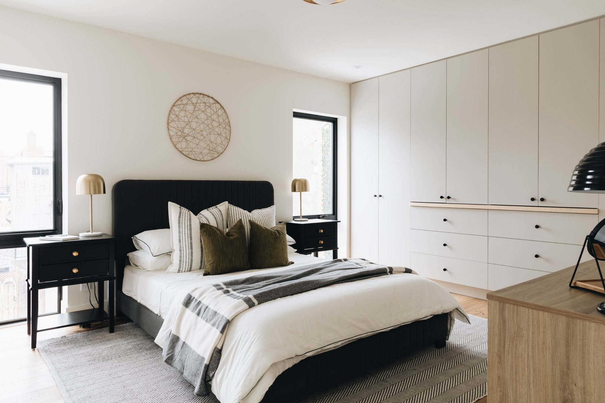 Chambre avec garde-robe intégrée