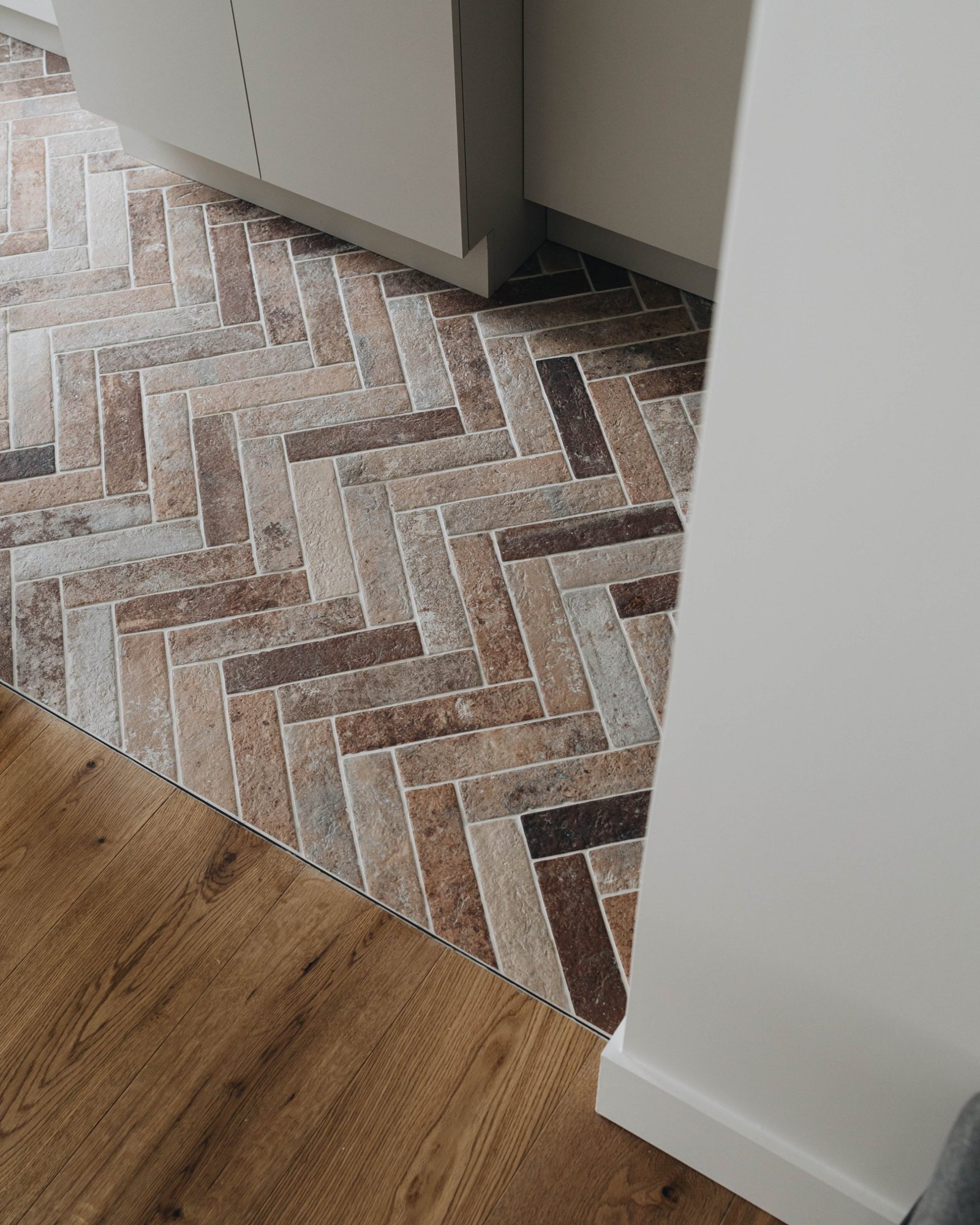 Plancher de brique à chevrons