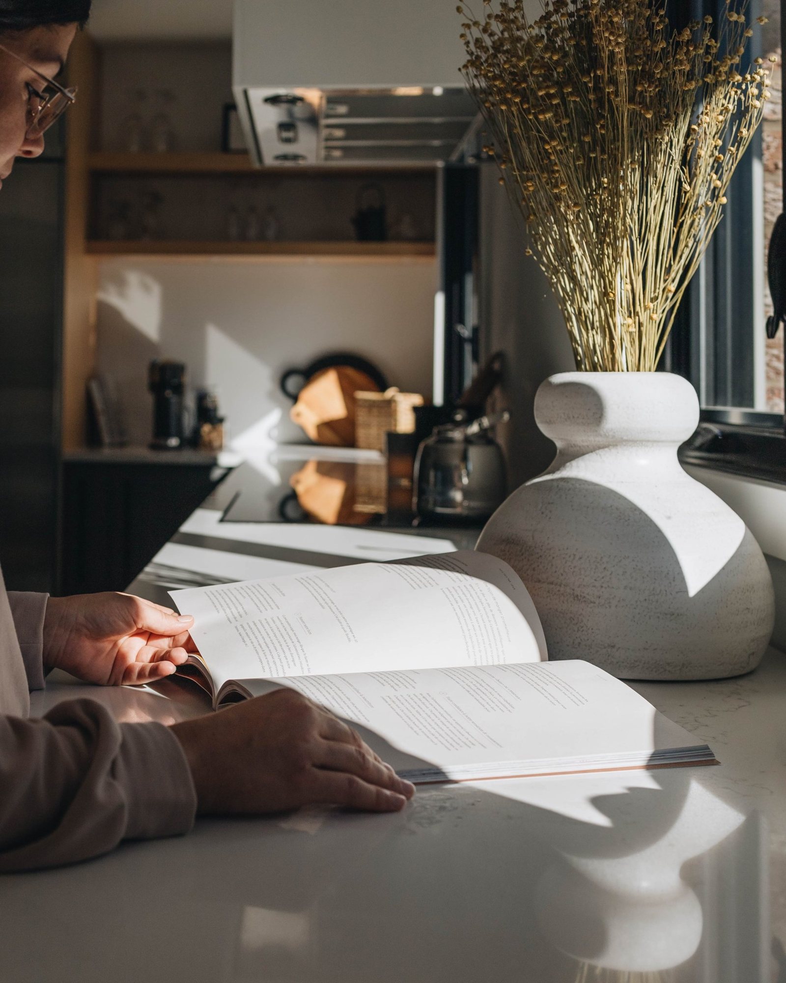 Coin café et tablettes ouvertes en érable