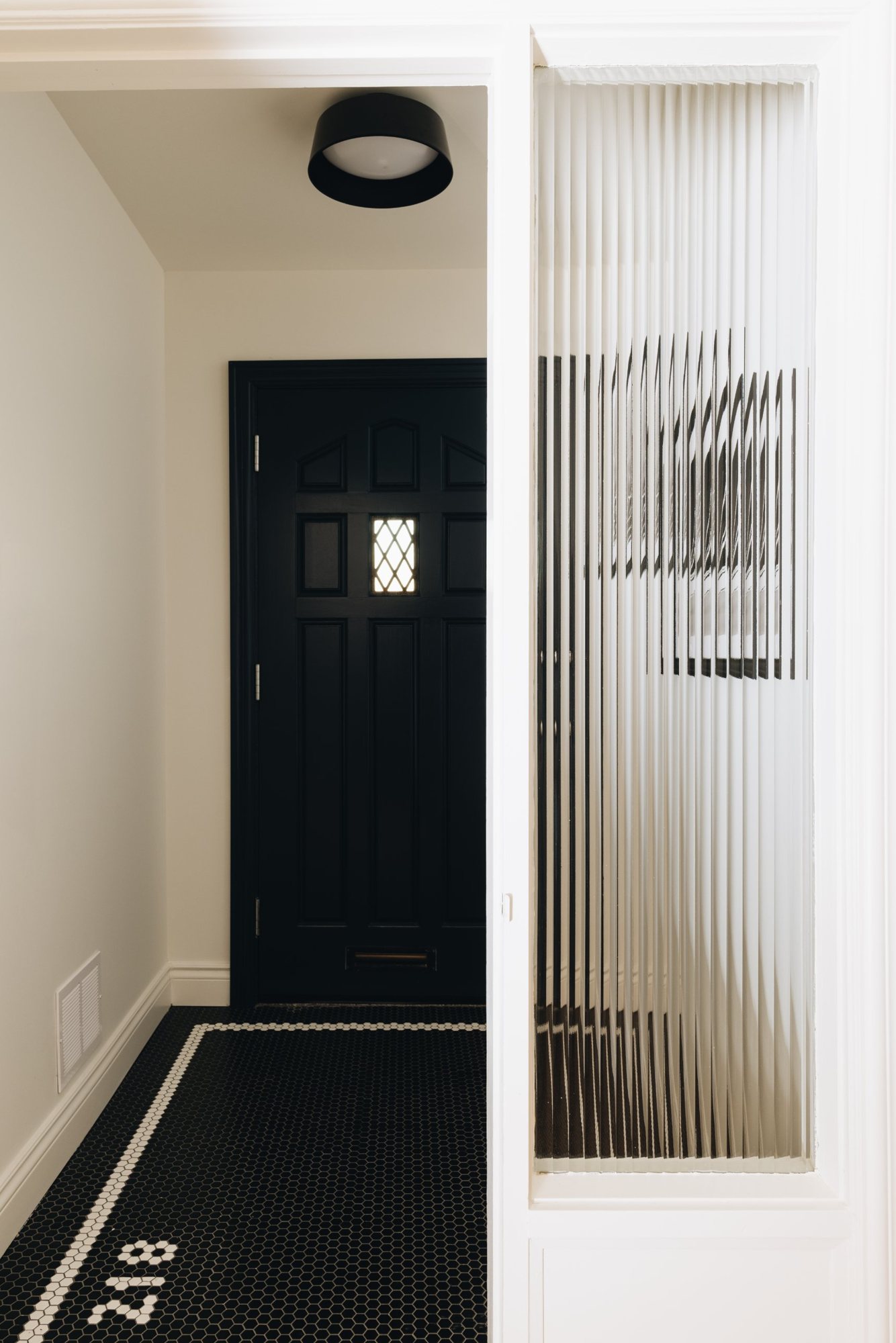 Salle de bain aux tons de sauge, projet Surrey